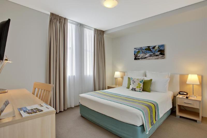 Отель Quality Suites Pioneer Sands