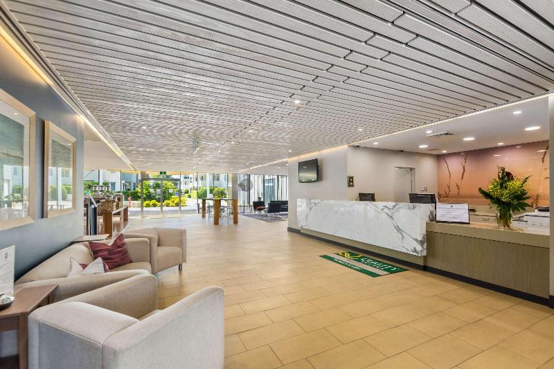 Отель Quality Suites Pioneer Sands