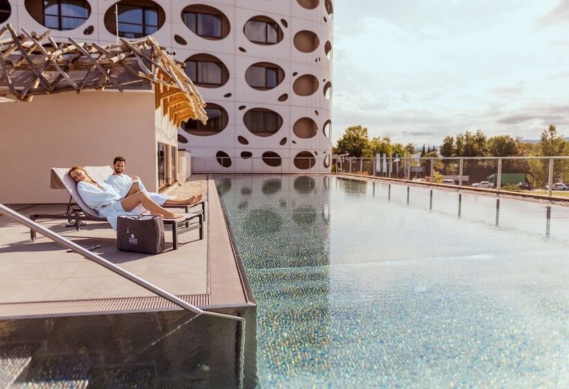 هتل Das Seepark Wörthersee Resort