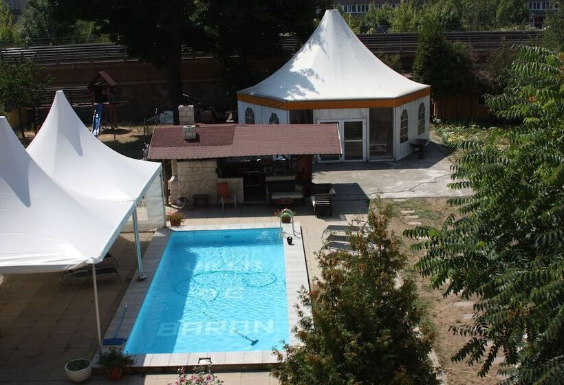 هتل Villa De Baron