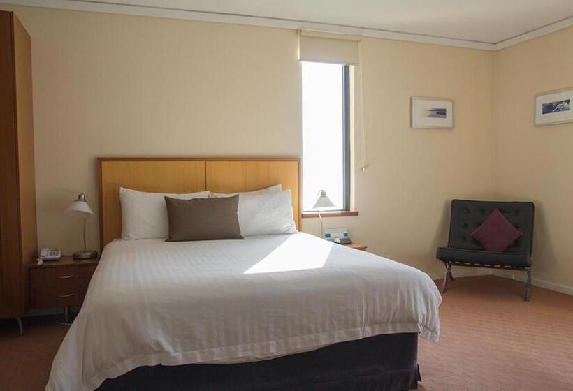 Ocean Beach Hotel