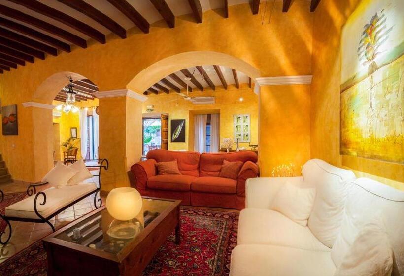 Petit Hotel Alaro