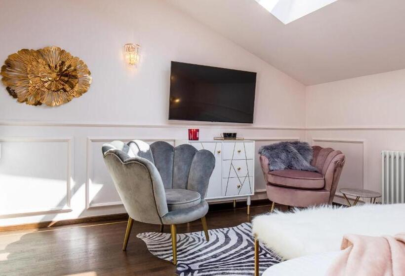 هاستل Holt Old Town Suites