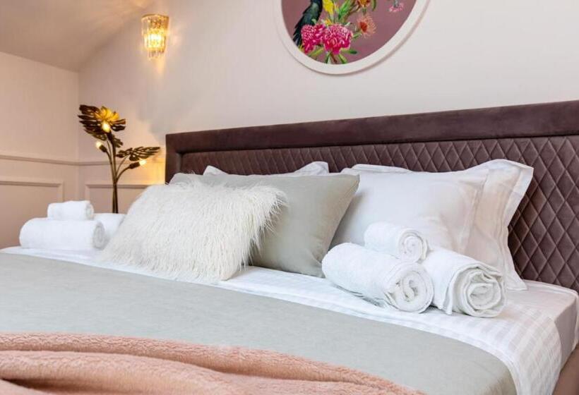 هاستل Holt Old Town Suites