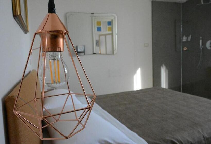 تختخواب و صبحانه Domus Aleria Deluxe Rooms