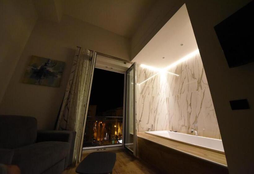 تختخواب و صبحانه My House Luxury Home