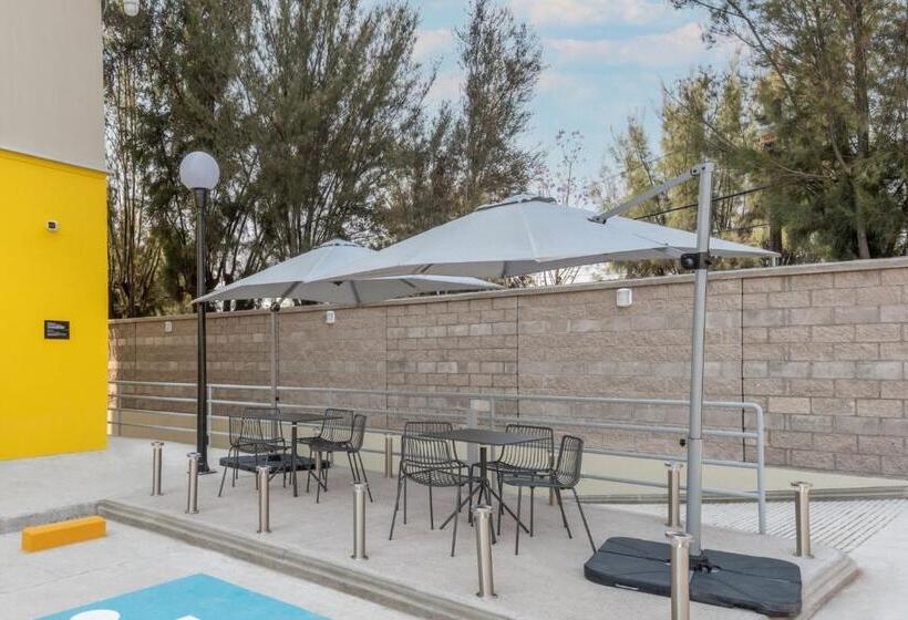 בית מלון כפרי City Express By Marriott Lagos De Moreno