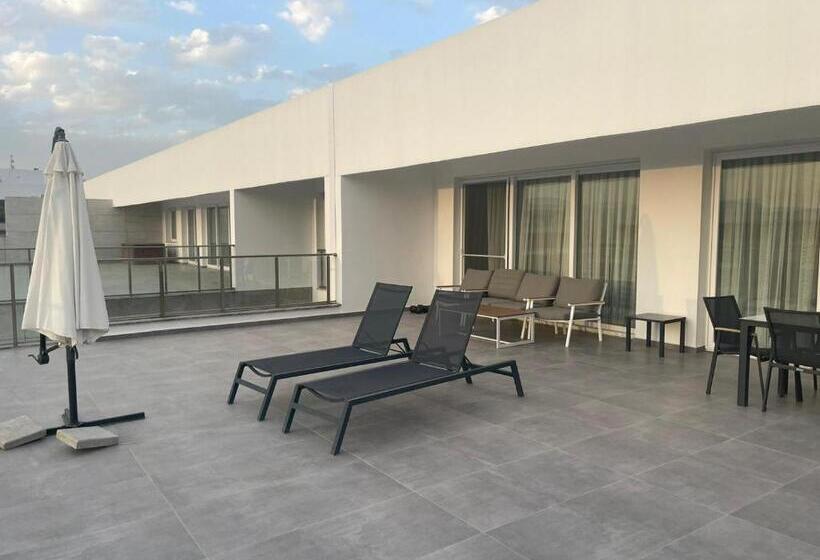هتل Courtyard Long Beach Holiday Resort