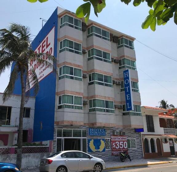 هتل Dorado A Una Calle De Playa Regatas Y El Malecon