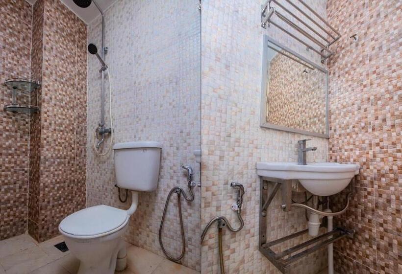 هتل Oyo 90102 7 Days Lodge