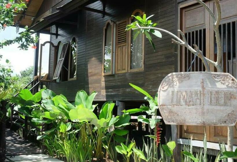 펜션 Villa Umah Ulin