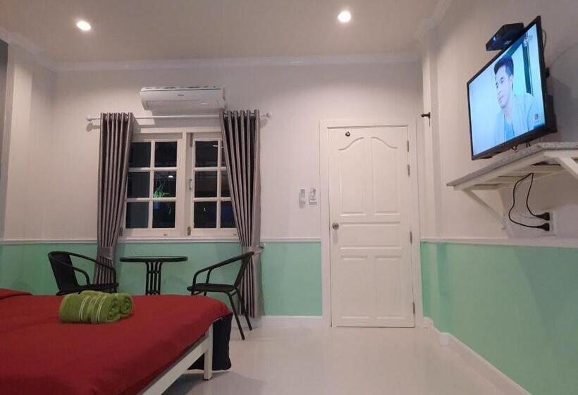 هتل Fancy Carp Resort Hua Hin