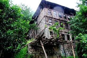 هتل Kuşpuni Mountain Lodge