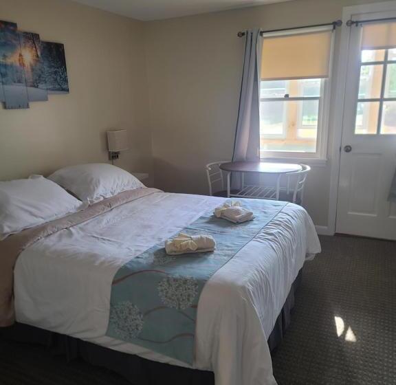 فندق Lake Shore Farm Inn