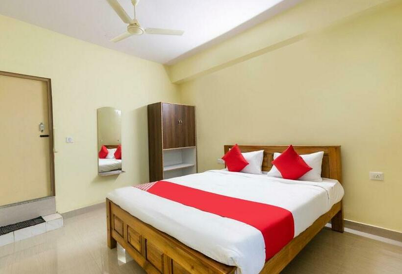 酒店 Oyo 67991 Kalpataru Lodge