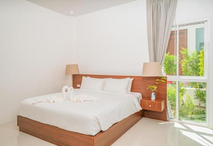هتل Resto Sea Resort   Baan Krut