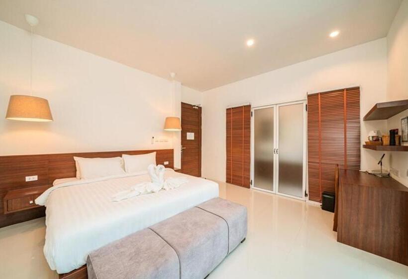 هتل Resto Sea Resort   Baan Krut