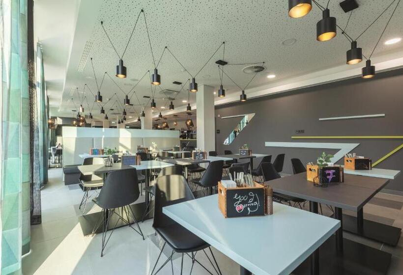 호텔 Holiday Inn   The Niu, Seven Dusseldorf Ost, An Ihg