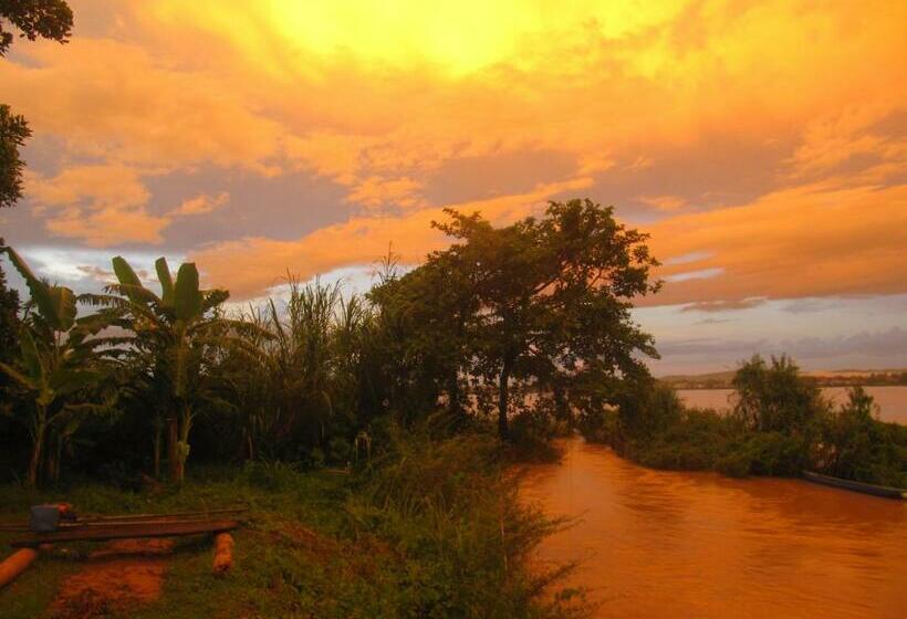 הוסטל Don Som Riverside Guesthouse