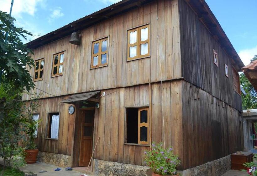 فندق صغير Posada Los Reyecitos