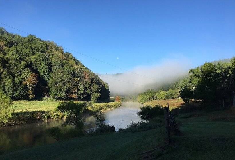 ベッドアンドブレックファースト River House Inn