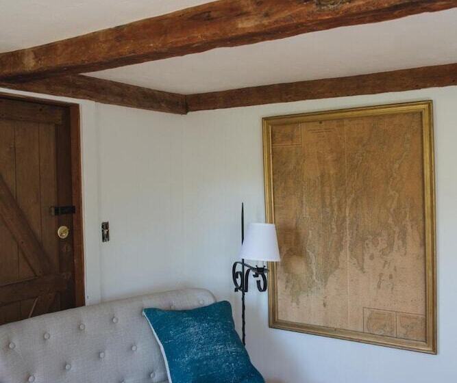 تختخواب و صبحانه The Squire Tarbox Inn