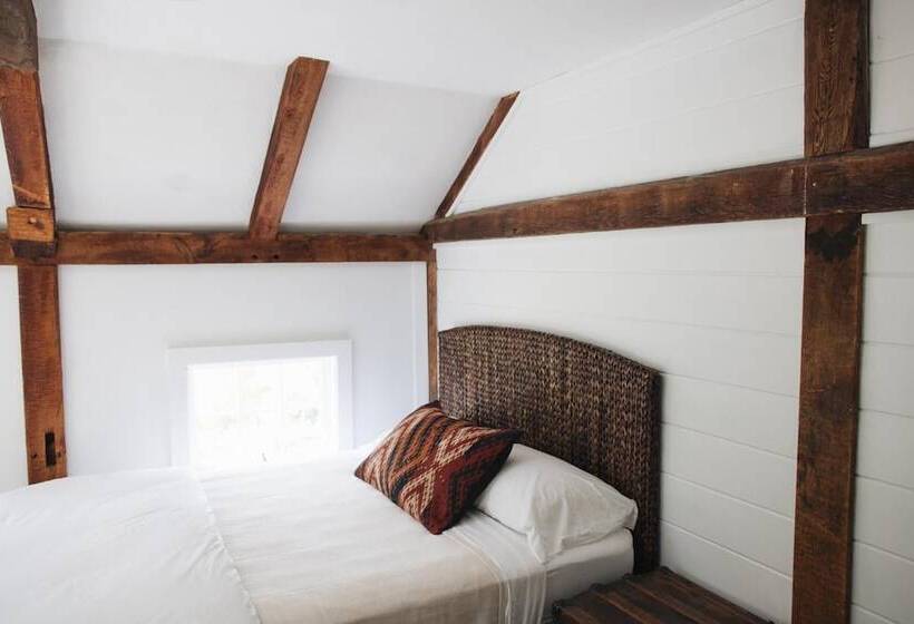 تختخواب و صبحانه The Squire Tarbox Inn