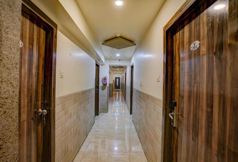 هتل Veera Residency