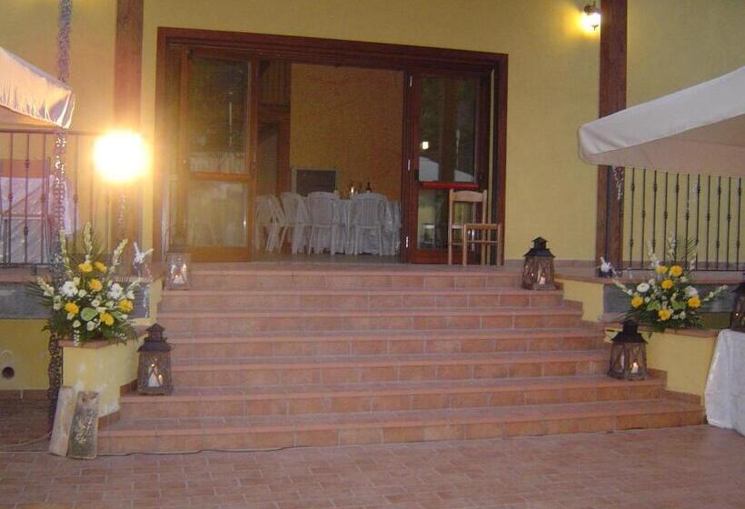 ホテル Agriturismo Centuria