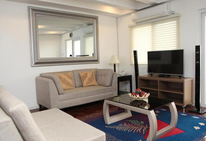 هتل Centtro Residences