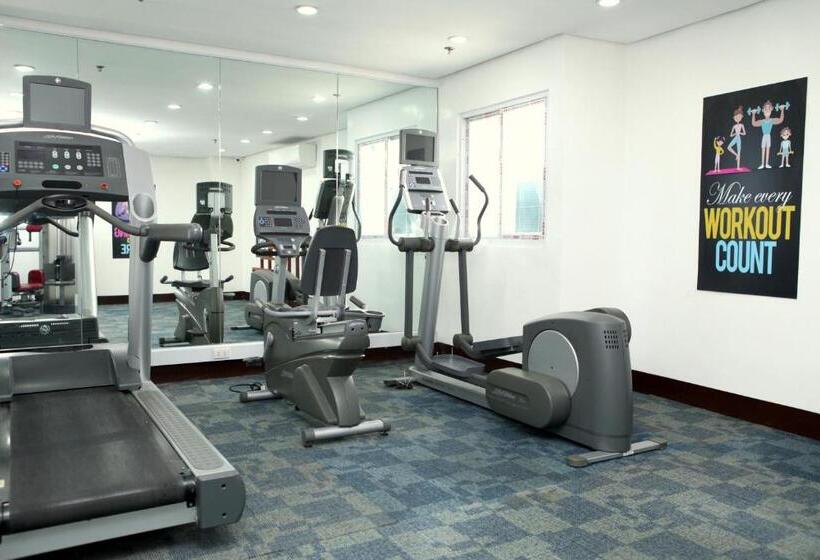 هتل Centtro Residences