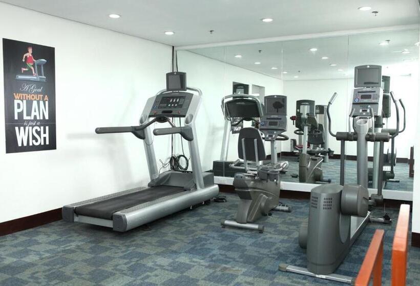 هتل Centtro Residences