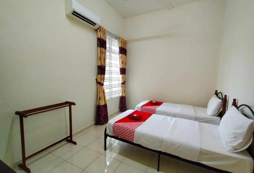 בית מלון כפרי D  Anjung Inn