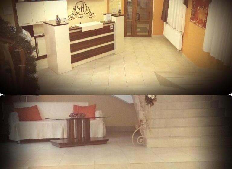 Amber Hotel & Cafe
