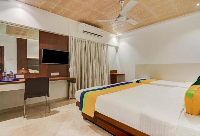 هتل Aarush Inn