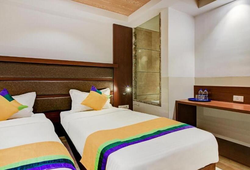 هتل Aarush Inn