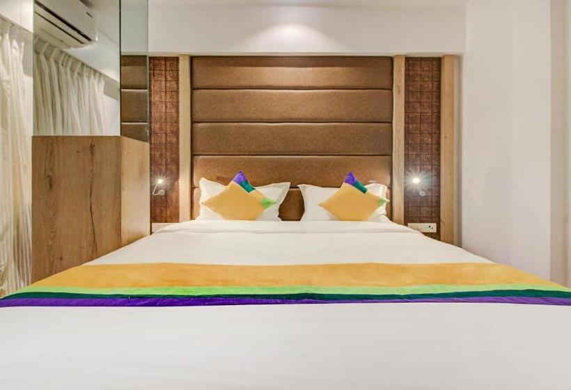 هتل Aarush Inn