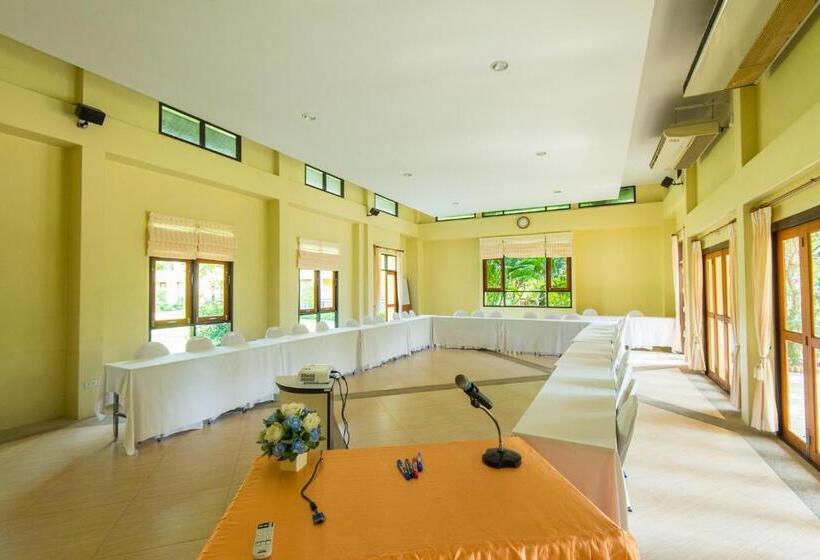 هتل Baan Talay See Cream Resort