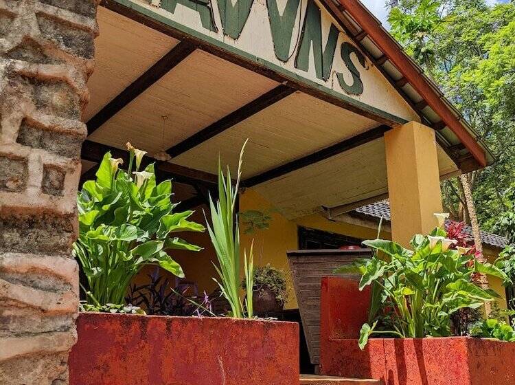 هتل Lawns