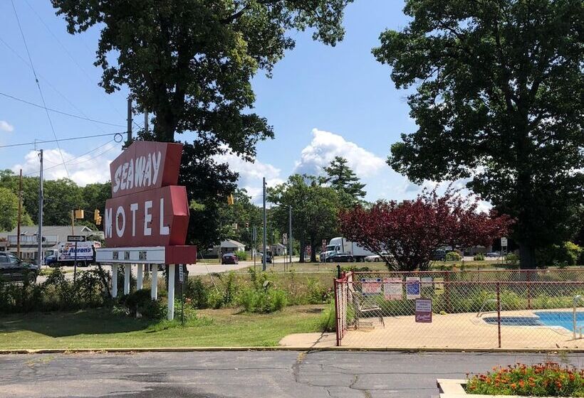 مُتل Norton Shores Inn