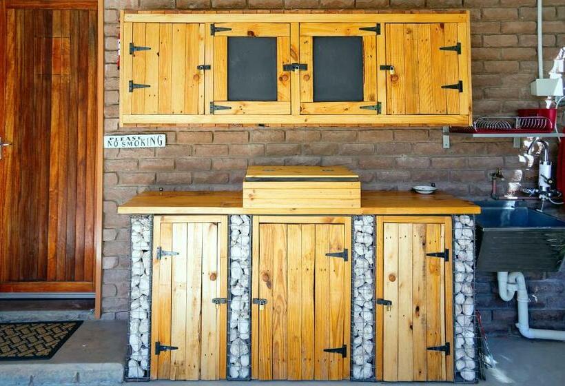 Пансион Kalahari Camelthorn Guesthouse And Camping