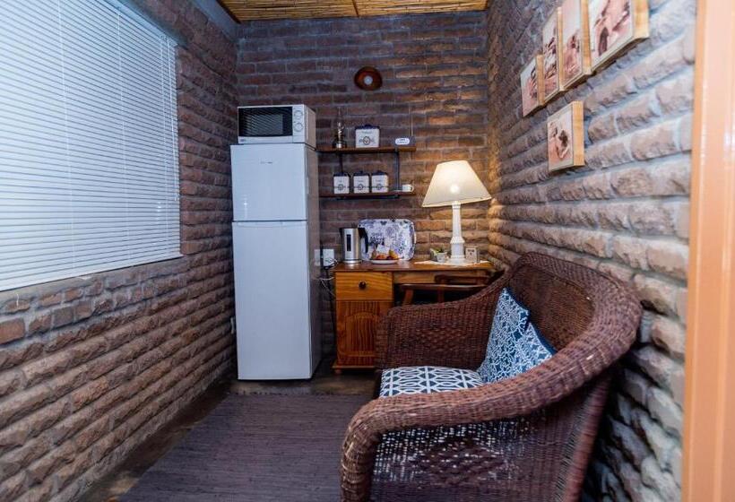 ペンション Kalahari Camelthorn Guesthouse And Camping