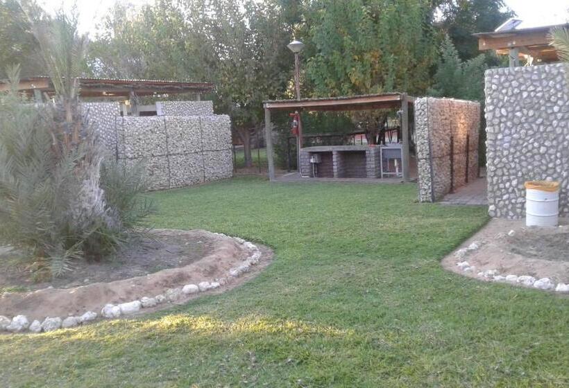 ペンション Kalahari Camelthorn Guesthouse And Camping