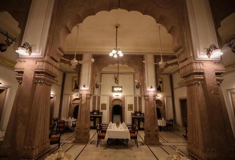 منتجع Welcomheritage Bal Samand Lake Palace