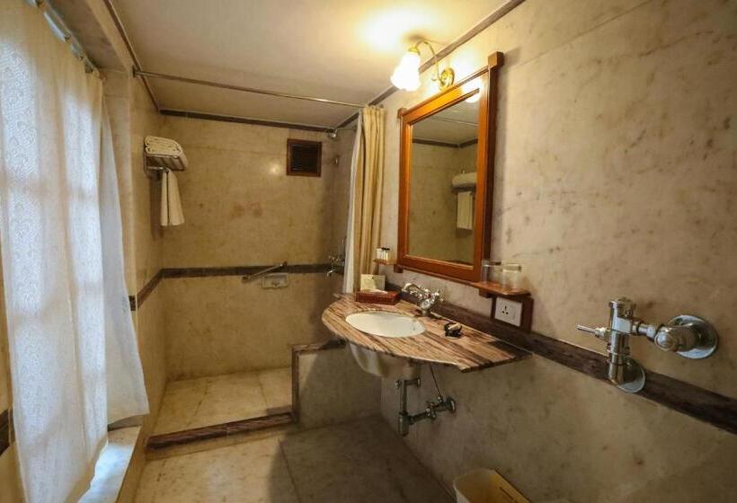 منتجع Welcomheritage Bal Samand Lake Palace