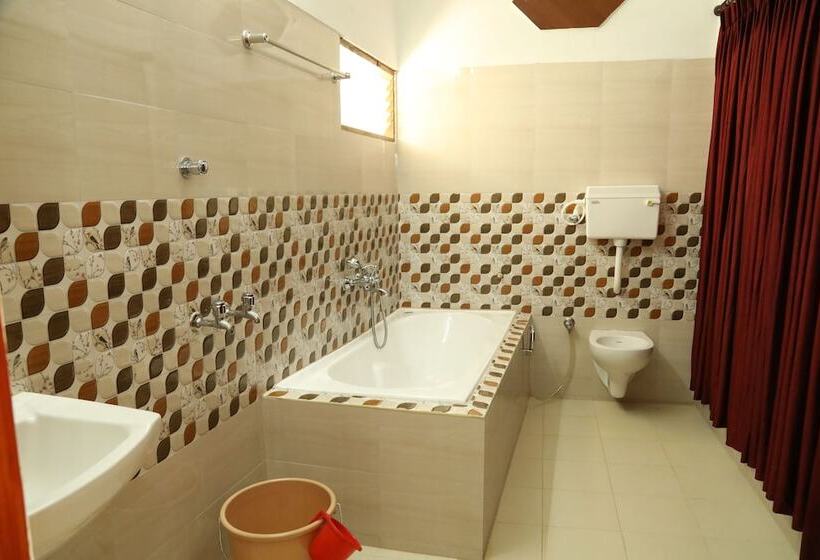בית מלון כפרי Ganesh Beach Resort