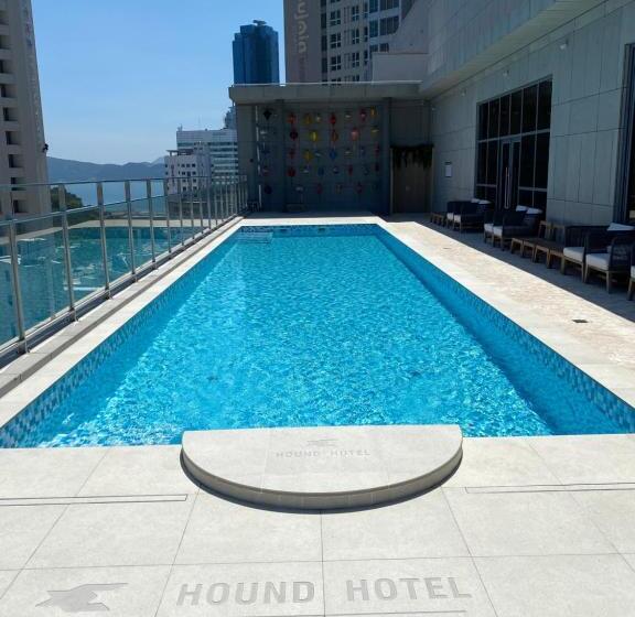 Hound Hotel Signature