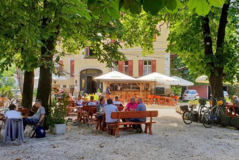 Общежитие Vintage Castle Schlosshof B&b