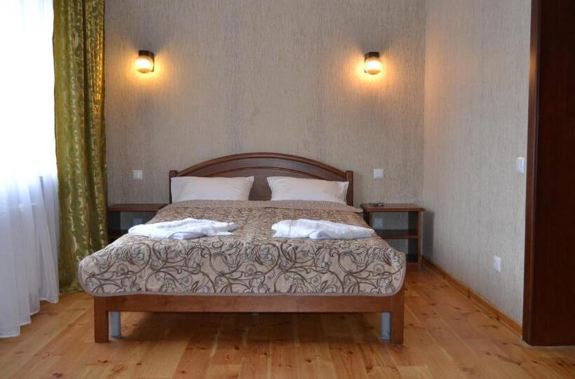 ホテル Bilovoddya