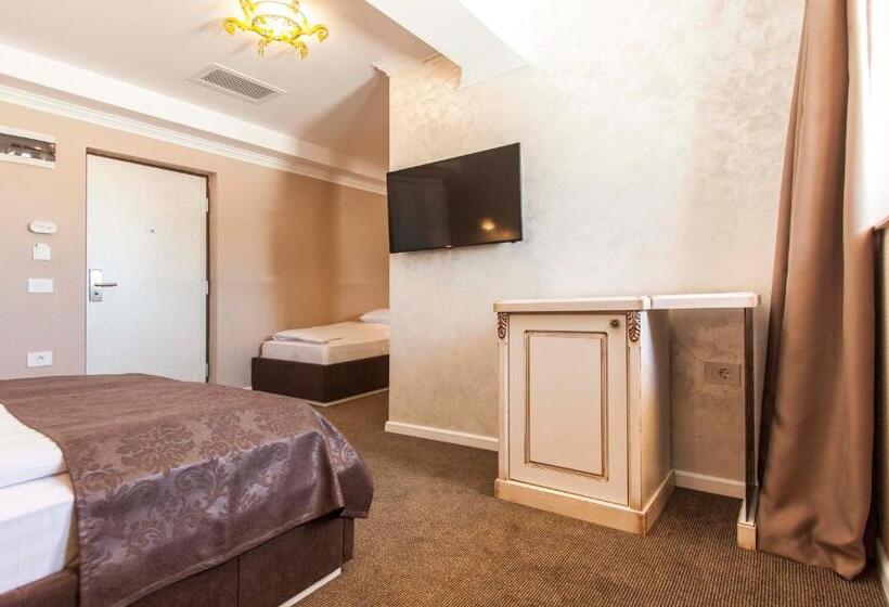 فندق Camelot Resort